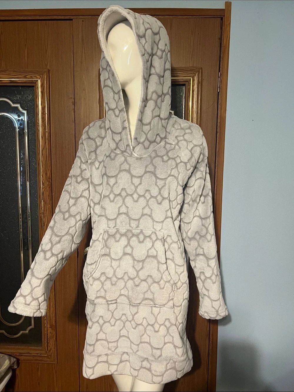 Cozy Hooded Fleece Pullover in Light Gray Pattern